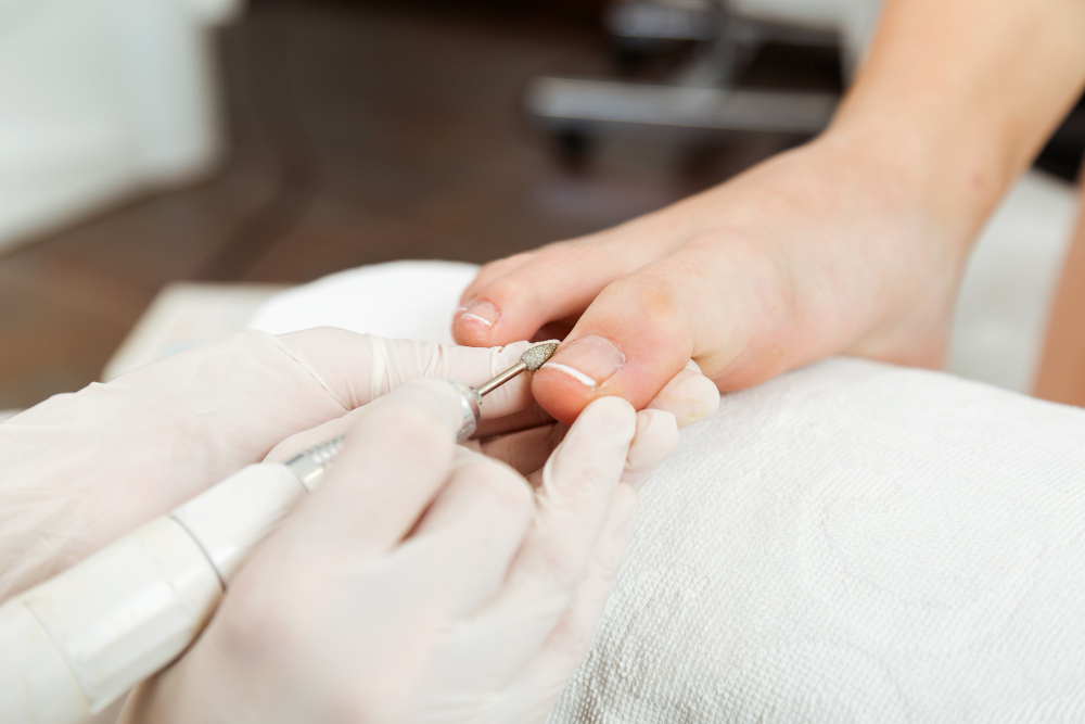 young-woman-doing-pedicure-salon-beauty-concept